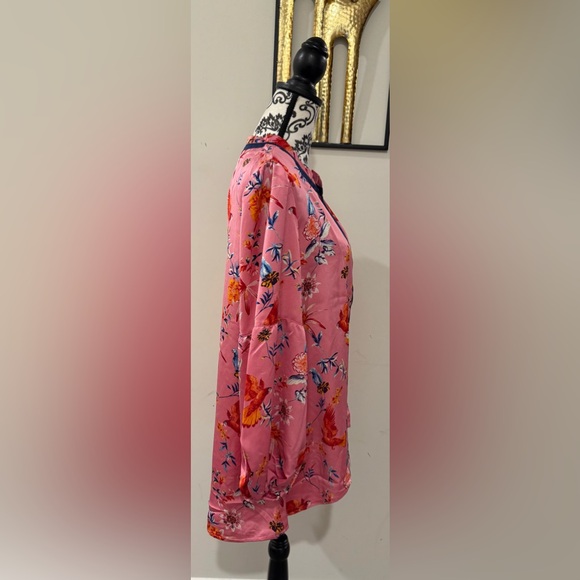 The Pioneer Woman V-Neck High-Low Blouse - Picture 6 of 10